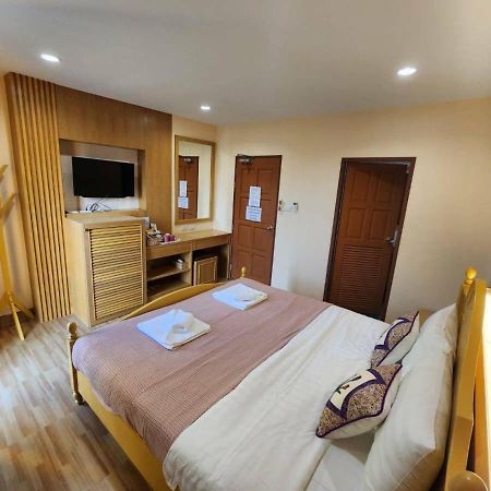Alaita Hostel Patong Экстерьер фото