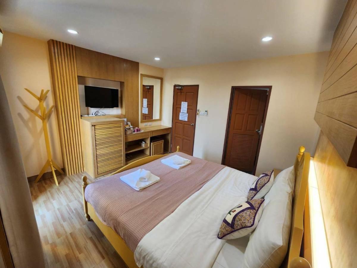 Alaita Hostel Patong Экстерьер фото