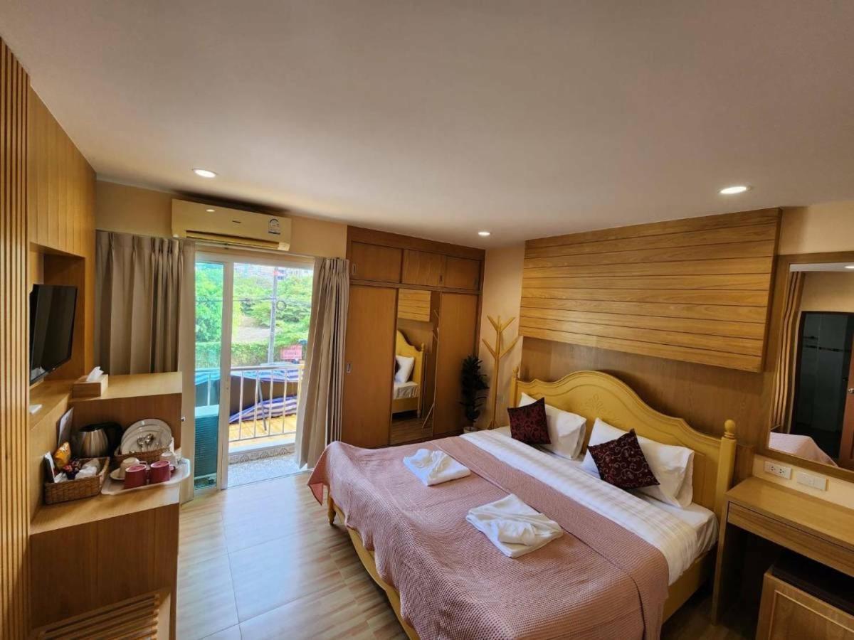 Alaita Hostel Patong Экстерьер фото